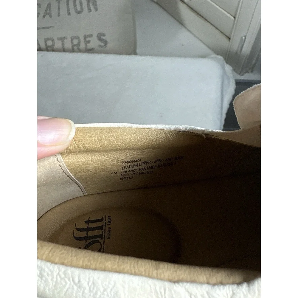 Sofft Women's‎ White Leather Slip-On Loafers Size 8M Comfort Shoes